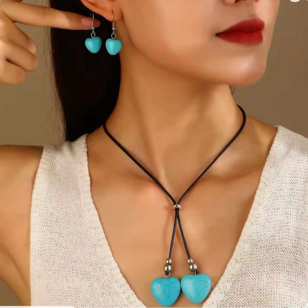 NEW i Turquoise Heart Pendant Necklace and Earrings Set